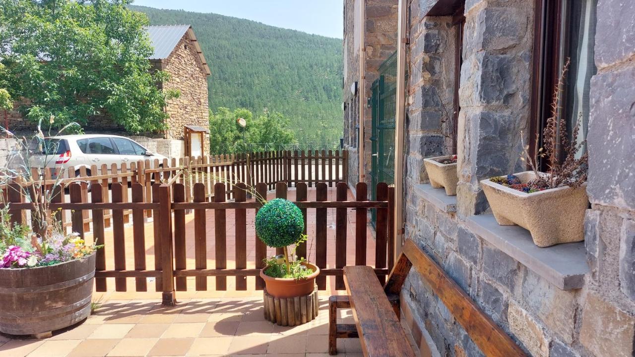 Apartamentos Castiello De Jaca 3000 Buitenkant foto